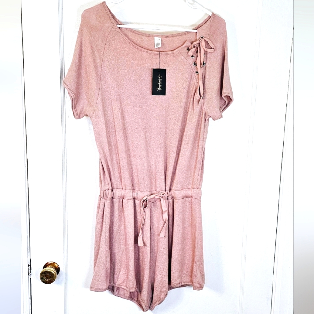 NWT✨️Pretty Pink Romper